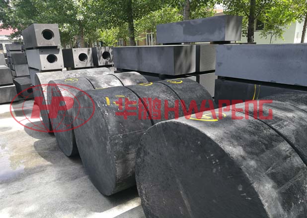 Application of hydraulic tilting kneader in production of special graphite
